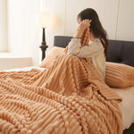 CloudHug Bubble Plush Blanket